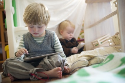 10 ok arra, hogy egy tabletta és egy okostelefon vegye fel a gyermeket