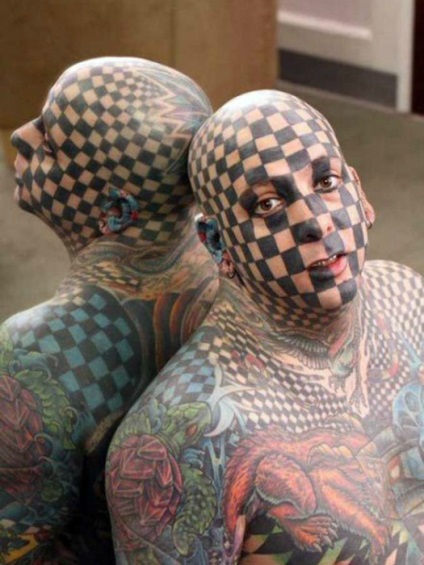 20 Cele mai ciudate, șocante și absolut lipsite de sens tatuaje