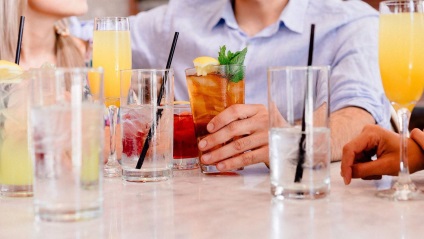 Cocteilurile cu energie alcoolică și nealcoolică sunt pregătite de noi înșine