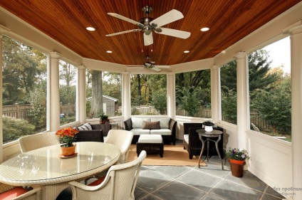 Designul verandei casei de țară, frumosul interior al fotografiei