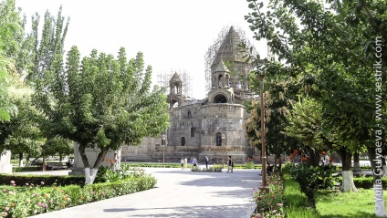 Echmiadzin sau armenian - Vatican