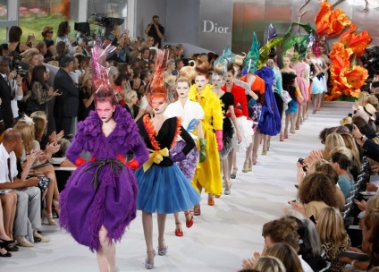 Enciclopedie a casei de moda christian dior - etape de dezvoltare