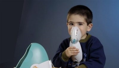 Belégzés a laryngitis nebulizátorral otthoni gyermekeknek és felnőtteknek kábítószerekkel