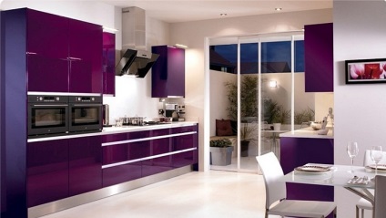 Interior în culoarea violet