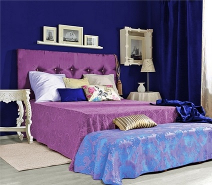 Interior în culoarea violet