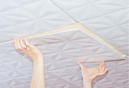 Cum să lipiți o placă de tavan în diagonală de la prima dată