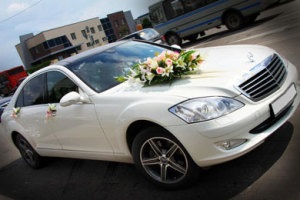 Melyik autót (autó) választani az esküvőre