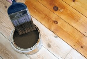Hogyan kell festeni egy fa padló magad
