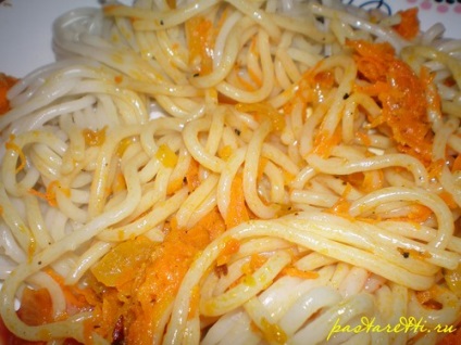 Cum să gătești spaghete cu legume - ceapă și macrou, enciclopedii macaroane