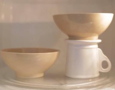 Hogyan helyezzünk el két csészét egy mikrohullámú sütőben egyszerre, híreket és eseményeket