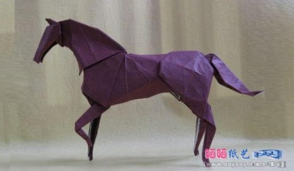Cum se face un cal tridimensional din hârtie