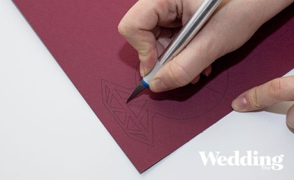 Cum sa faci o carte de nunta sub forma unui inel de logodna