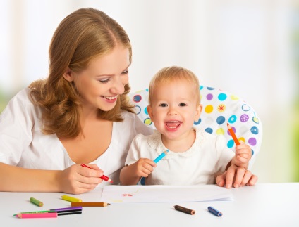 Cum să predați pentru a desena un copil de un an