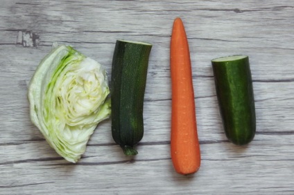 Salata simplă din dovlecei, castraveți și morcovi! (Syroedchesky!)