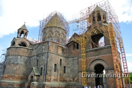 Mănăstirea echmiadzin - armeniană - Vatican - călătoresc viu