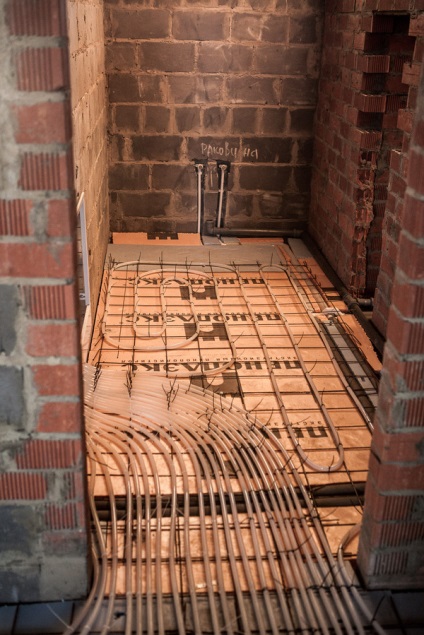 Instalarea de încălzire, podea caldă, ca alternativă la încălzirea radiatorului