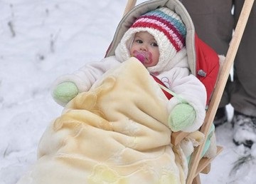 Este posibil să te plimbi cu un copil cu frig