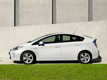 Prezentare generală a prețului Toyota Prius, specificații și recenzii