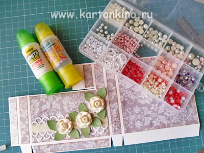 Organizator-magnet pentru hostess