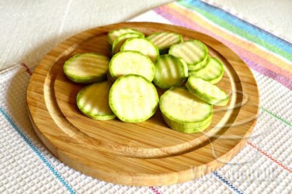 Salată de legume cu dovlecei prăjiți - rețetă cu fotografie