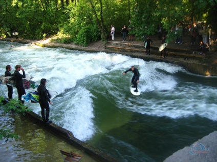 Park angol kert Münchenben (Németország)