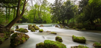 Park angol kert Münchenben (Németország)