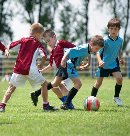 Miért kell a gyermekeket a csapat sportjainak gyakorlásában használni?