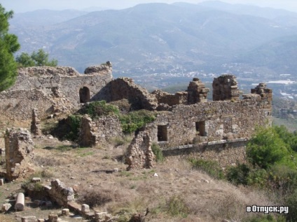 Ruinele rubricii siedra (ruinele syedra) si fotografia