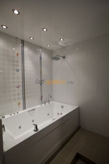 A fürdőszobák cseréje kulcsrakész alapon Novoszibirszkben, fotó a munkák példáival