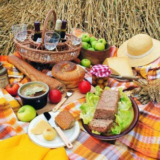 Retete pentru un picnic pe meniul natural al aperitivelor si salatelor