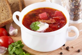 Reteta pentru supa de sfeclă roșie cu tocană de vită - sfeclă roșie din 1001 alimente