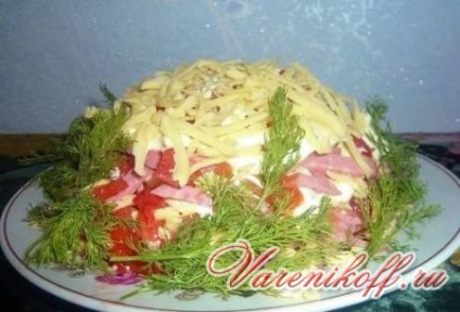 Salată de salată vikingă cu cârnați