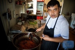 Bucătarul din Uzbekistan a spus și a arătat cum să pregătească în mod corespunzător lagman, pilaf și shurpa