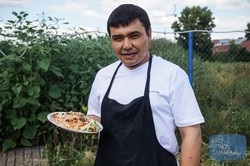 Bucătarul din Uzbekistan a spus și a arătat cum să pregătească în mod corespunzător lagman, pilaf și shurpa