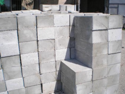 Construcția de case din beton spumos - așezarea fundației, blocarea, montarea unei clădiri