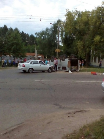 În accident, mașina sa întors spre acoperisul din Cheboksary în 2016, știri despre Chuvashia, știri Cheboksary