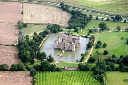 Castelul cetatea din Bodiam pe apă