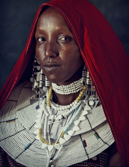 14 fotografii colorate ale reprezentanților poporului african indigen Masai