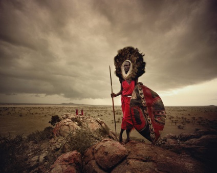 14 fotografii colorate ale reprezentanților poporului african indigen Masai