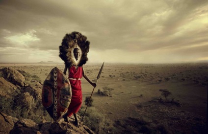 14 fotografii colorate ale reprezentanților poporului african indigen Masai