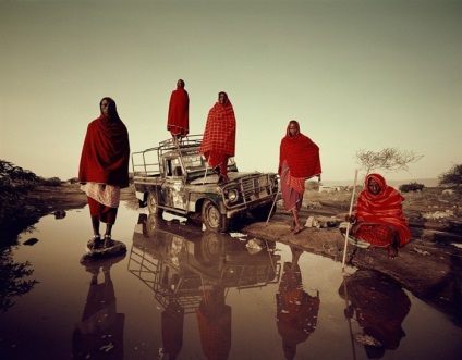 14 fotografii colorate ale reprezentanților poporului african indigen Masai