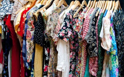 15 Titkok, amelyek segítenek megtakarítani a ruhásszekrényt