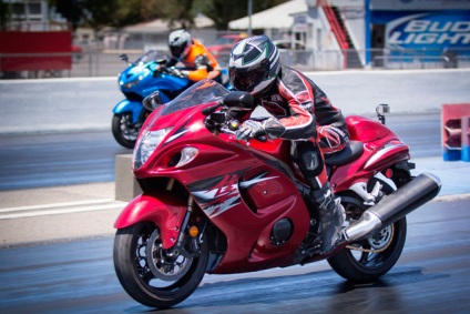 2012 Kawasaki zx-14r vs suzuki gsx 1300 r hayabusa