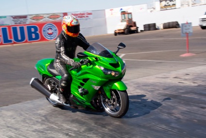 2012 Kawasaki zx-14r vs suzuki gsx 1300 r hayabusa