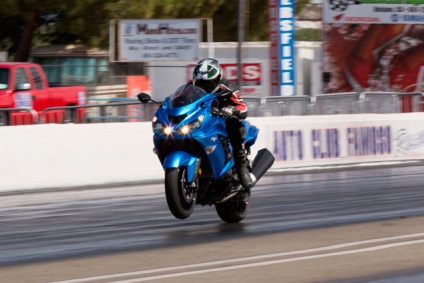 2012 Kawasaki zx-14r vs suzuki gsx 1300 r hayabusa