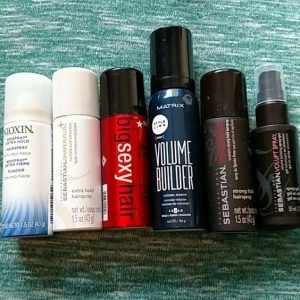 9 moduri de a utiliza spray-ul de par, care vă va face viața mai ușoară!