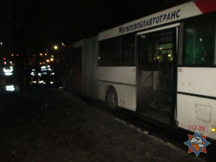 Autobuzul, care transporta 20 de pasageri, a aprins focul în autostrada Mogilev