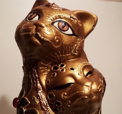 Decorarea unei statuete ceramice - o pisica