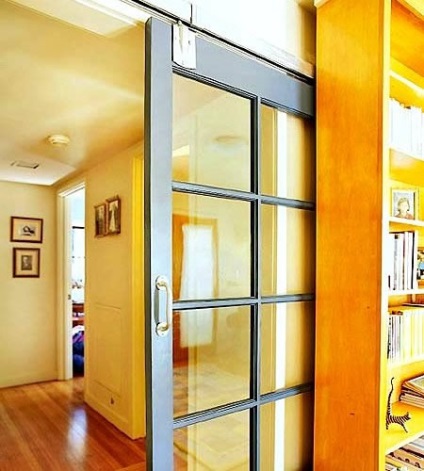 Interiorul compartimentului pentru uși este eficient și accesibil