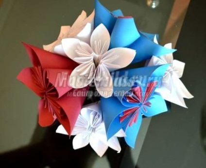 Fotografia articolelor artizanale din origami modulare - origami din hârtie - catalogul de imagini video și de fotografii ale articolelor artizanale din